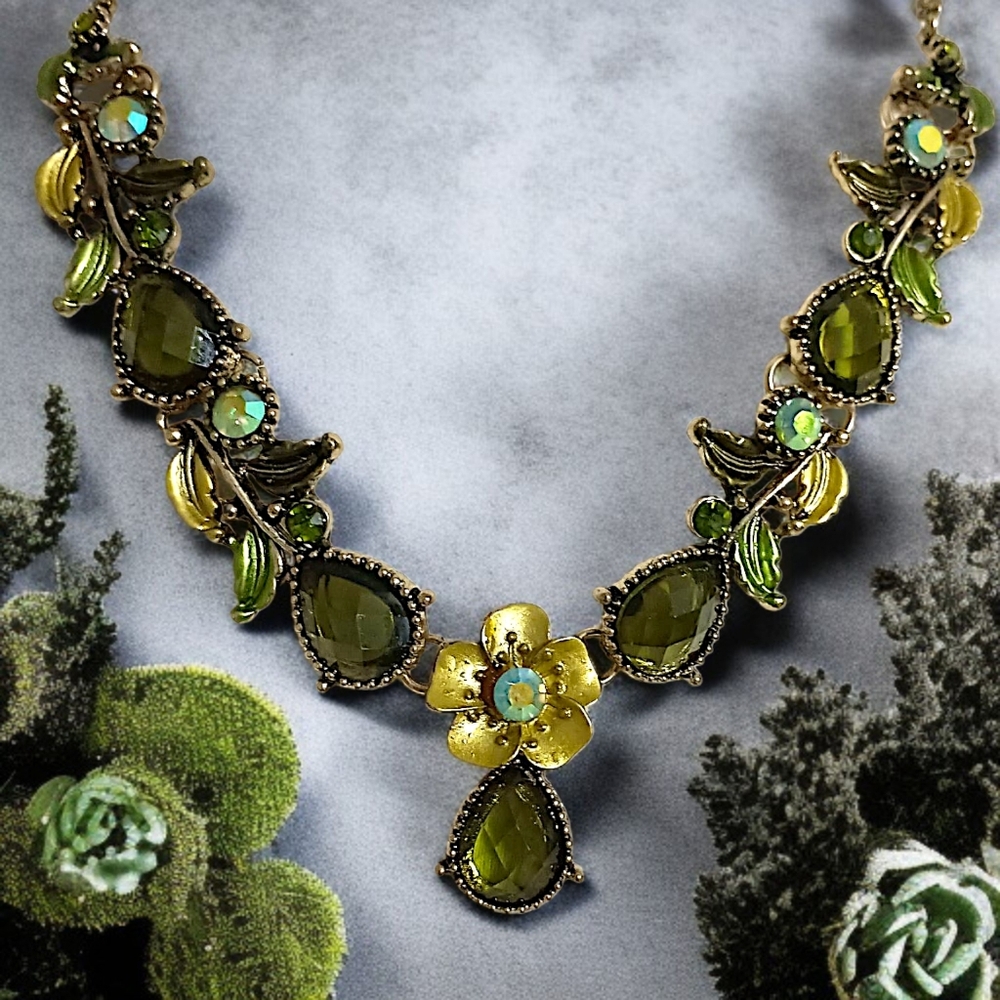 Vintage Rhinestone Floral Leaf Necklace Y Drop Green Gold MCM Fairy‎ Whimsigoth - Picture 9 of 16